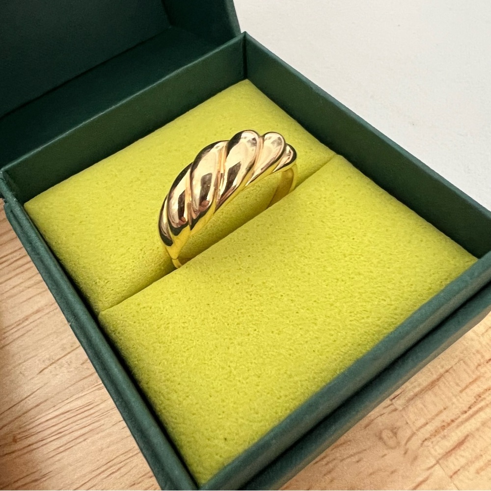 Mejuri 14k Thin Croissant Dome Ring - Size 9
